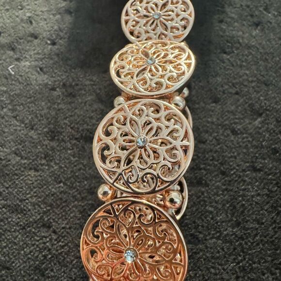 NWT LC Lauren Conrad Bracelet $10 Closet Minimum Purchase - Picture 2 of 3